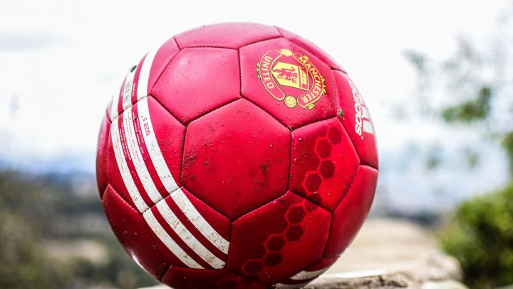 إنجلترا في مواجهة السنغال: تاريخ ناصع وتحديات حالية لكتيبة توخيل